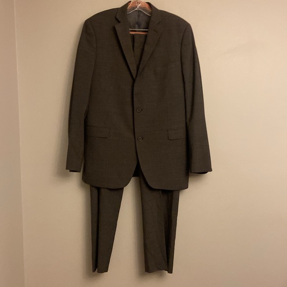 Saks Fifth Ave Men’s Trim Fit Suit 44 L Pants 37 - Picture 1 of 15